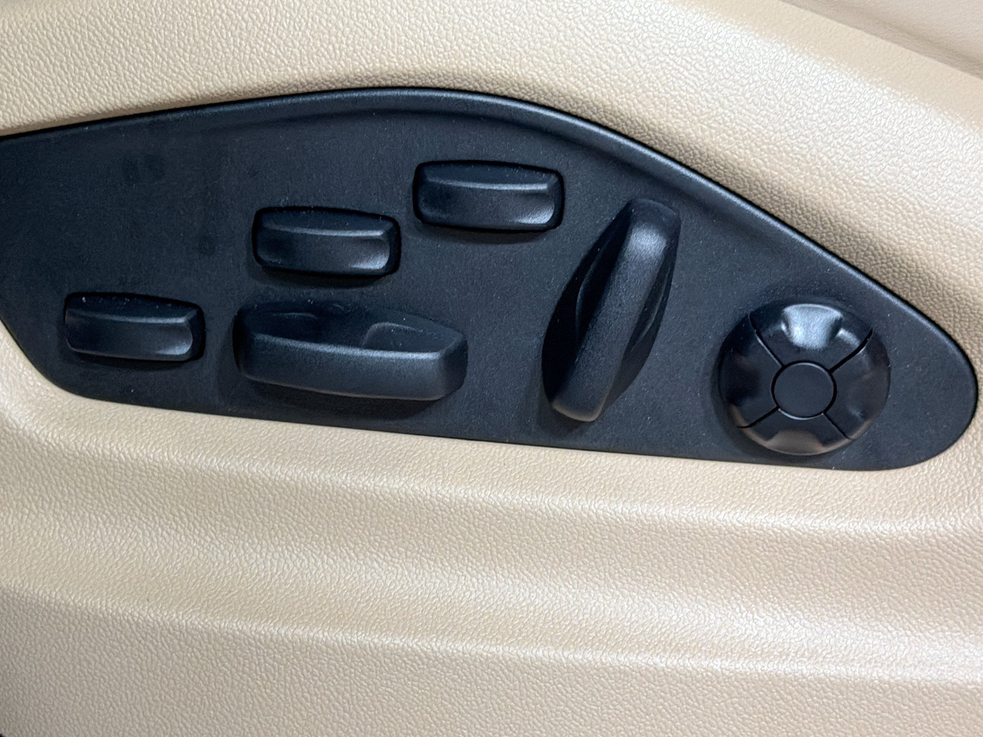 Certified 2023 Porsche Cayenne Turbo AWD/4WD image 26