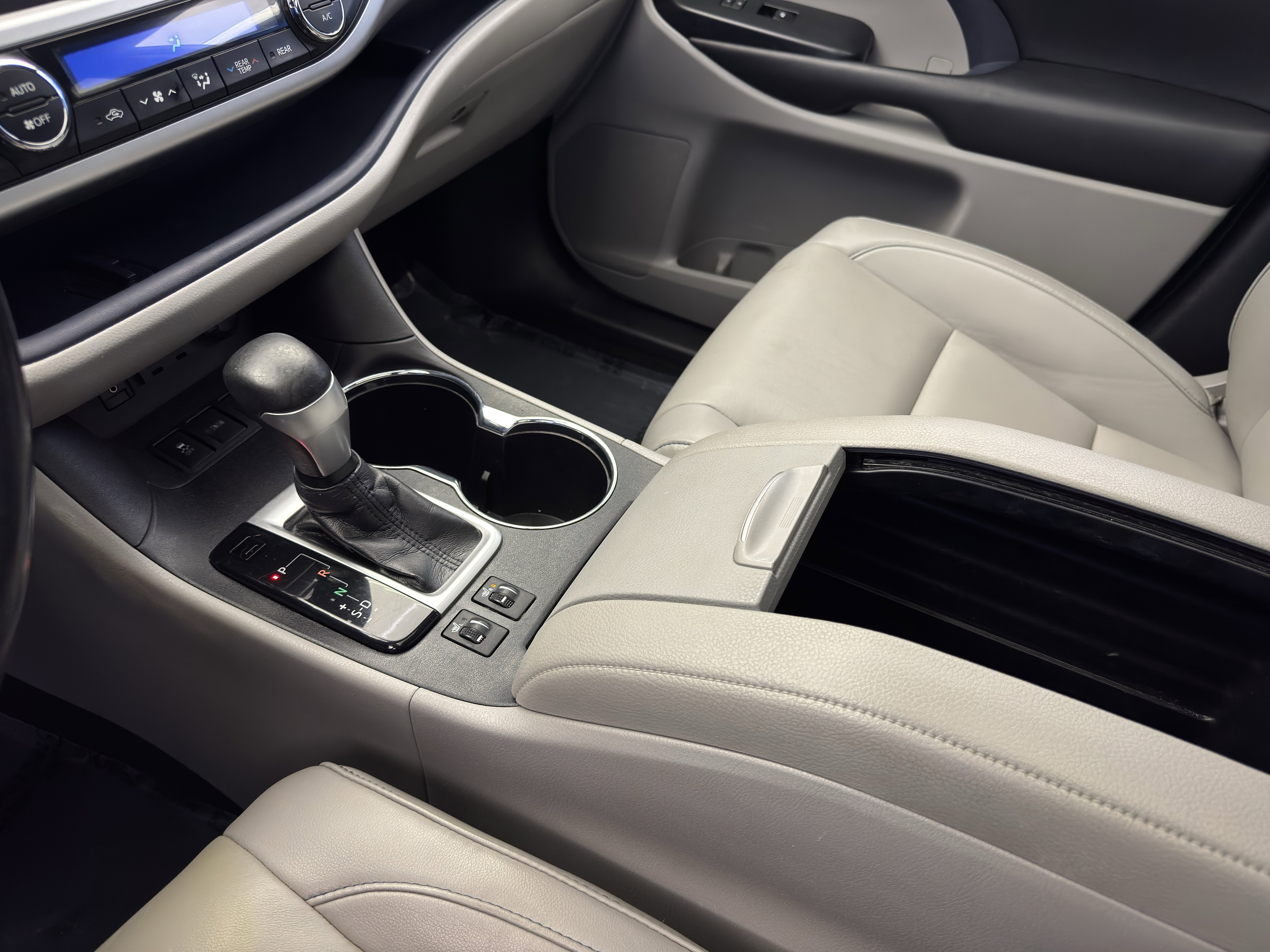 Used 2019 Toyota Highlander XLE image 23