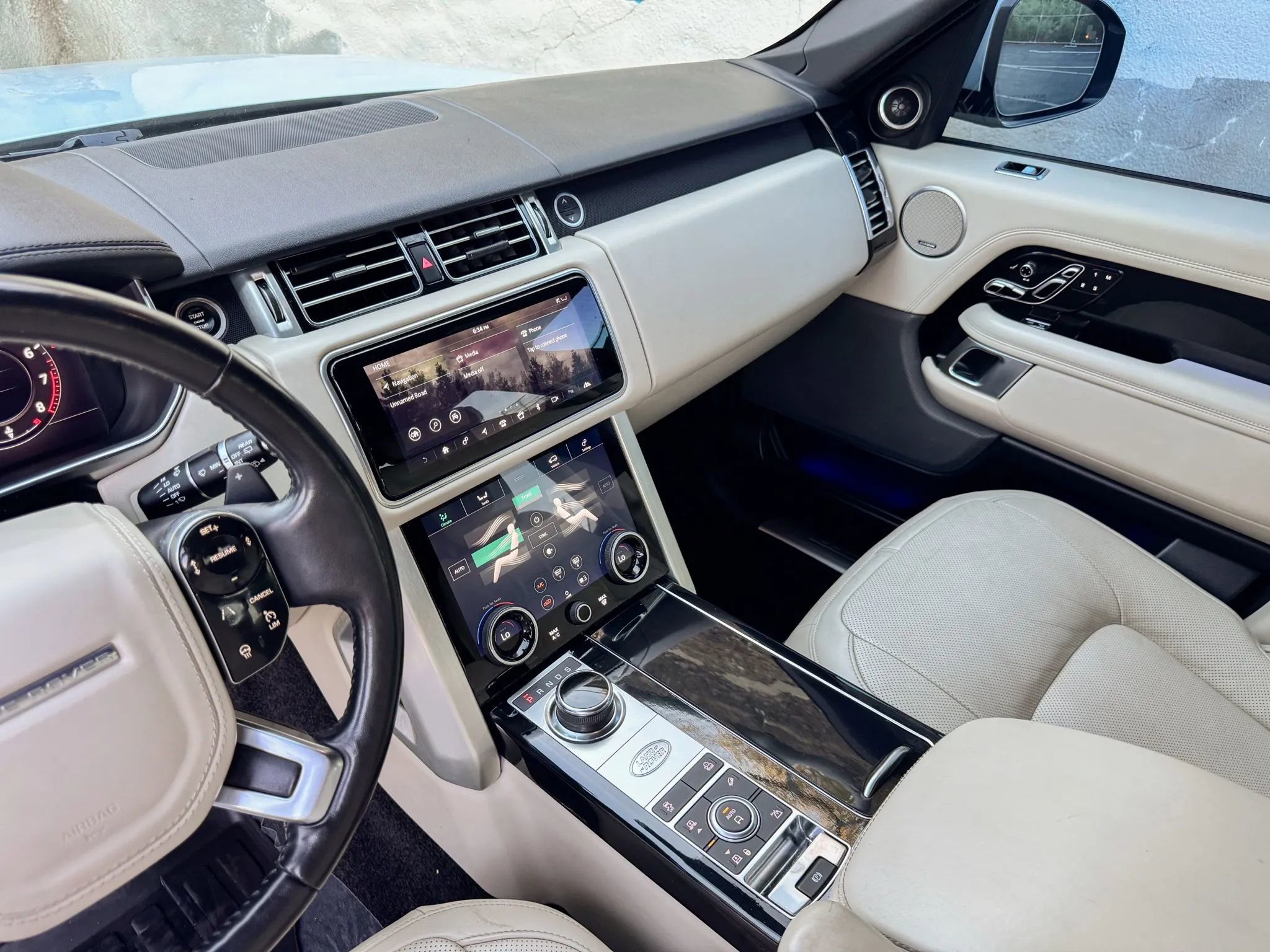 Used 2019 Land Rover Range Rover Supercharged image 17