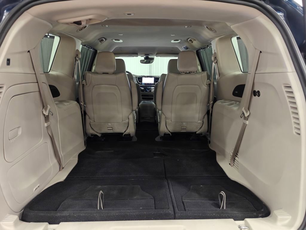 Used 2021 Chrysler Pacifica Touring-L image 35