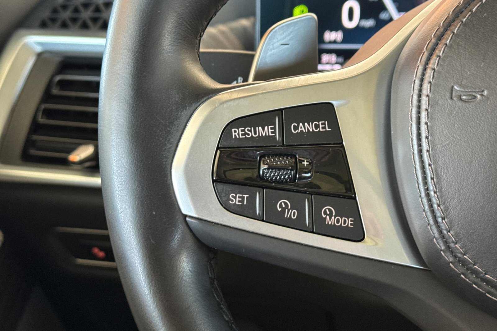 Used 2024 BMW X7 xDrive40i w/ M Sport Package AWD/4WD image 31