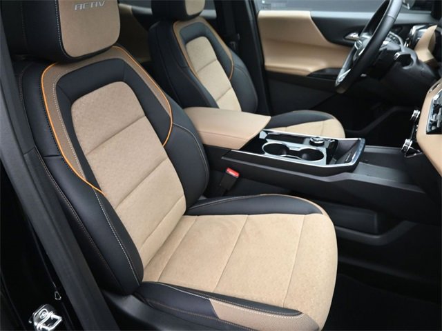 Used 2025 Chevrolet Equinox ACTIV w/ Safety and Technology Package image 11