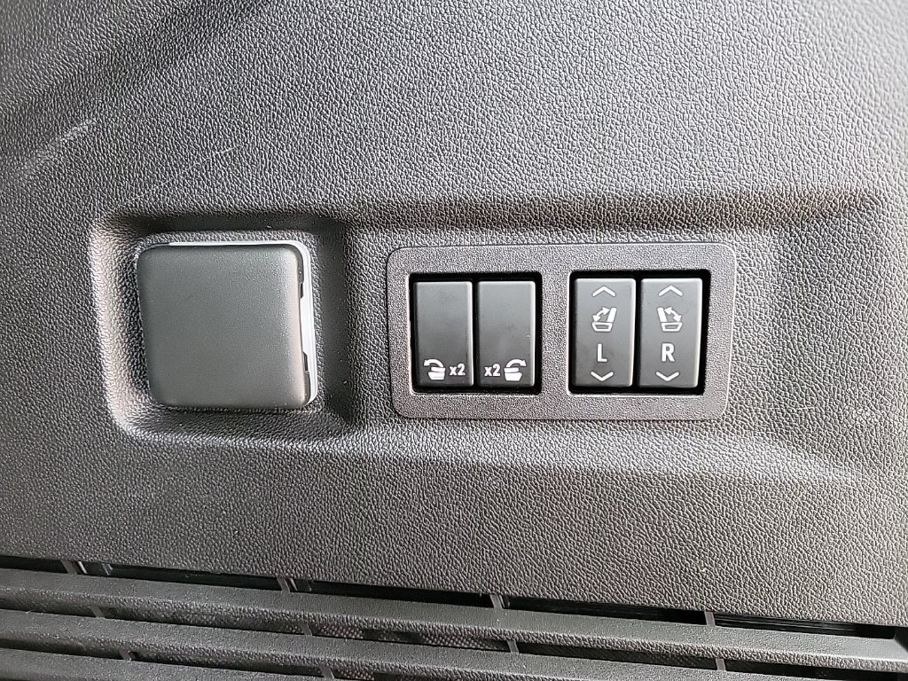 Used 2023 Chevrolet Tahoe High Country AWD/4WD image 27