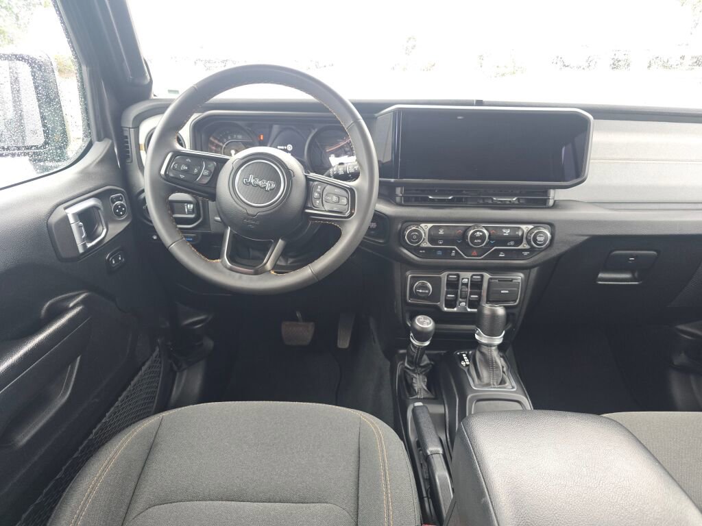 Used 2024 Jeep Wrangler Unlimited image 15