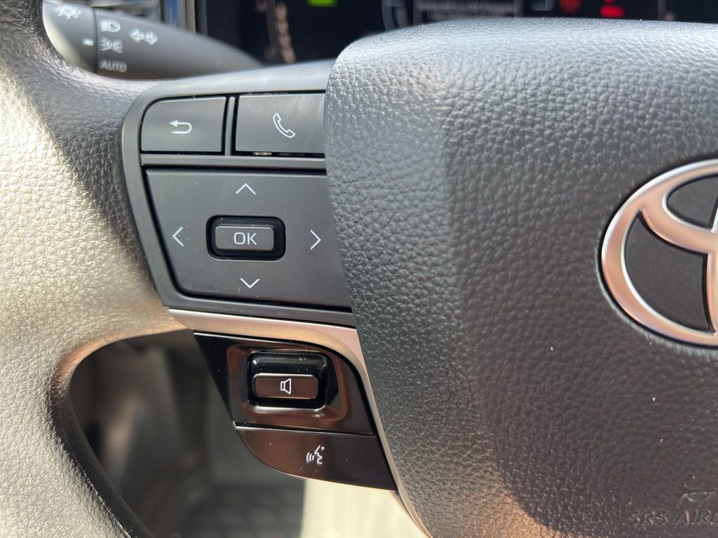 Used 2025 Toyota Camry LE w/ Convenience Package image 26