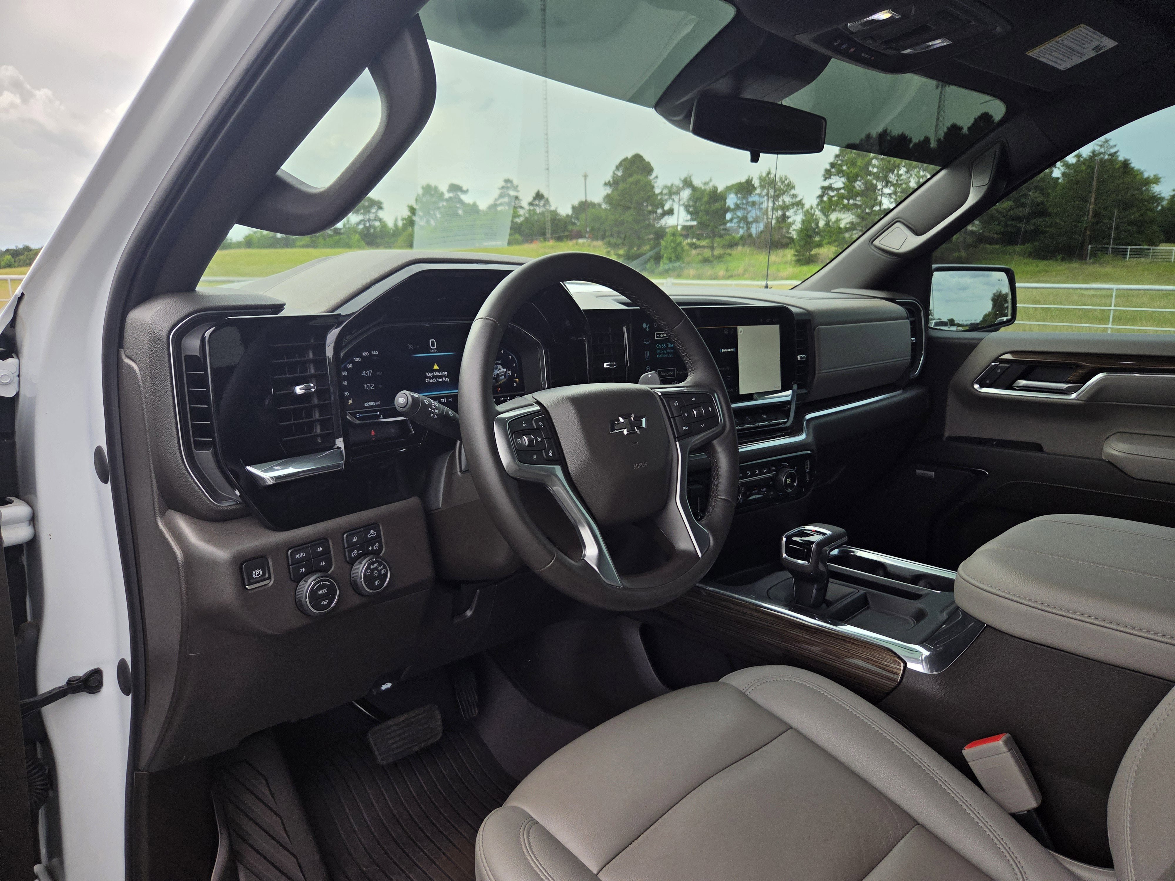 Used 2024 Chevrolet Silverado 1500 LT Trail Boss w/ LT Trail Boss Premium Package AWD/4WD image 14