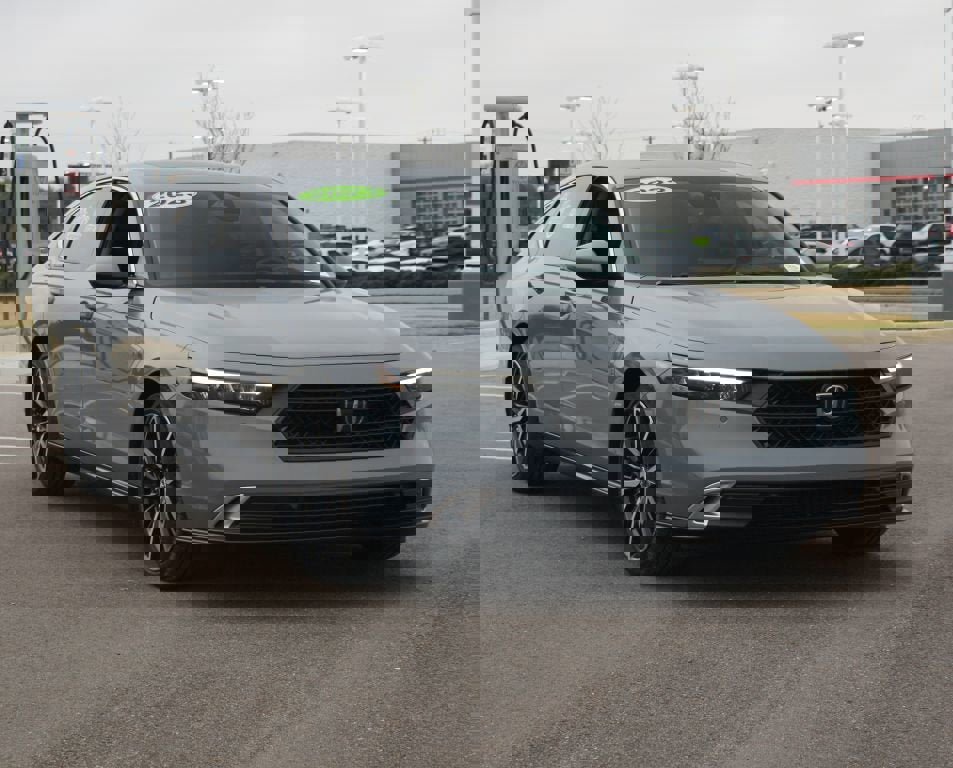 Used 2023 Honda Accord Touring image 2