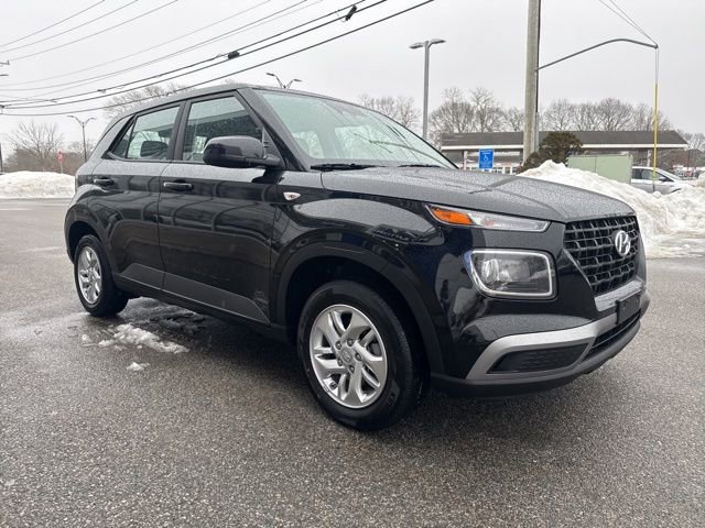 Certified 2026 Hyundai Venue SE image 4