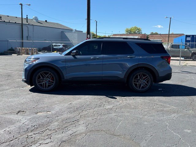 Used 2025 Ford Explorer ST AWD/4WD image 2