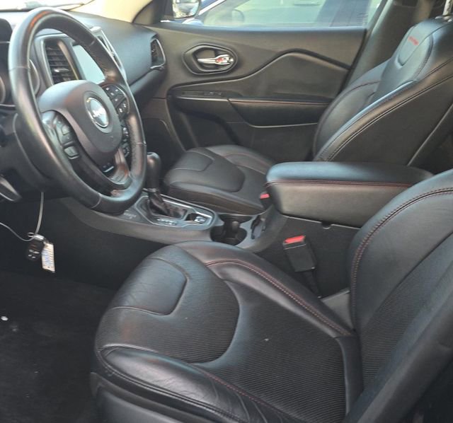 Used 2019 Jeep Cherokee Trailhawk image 7