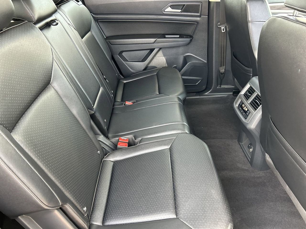 Used 2019 Volkswagen Atlas SE w/ Panoramic Sunroof Package FWD image 10
