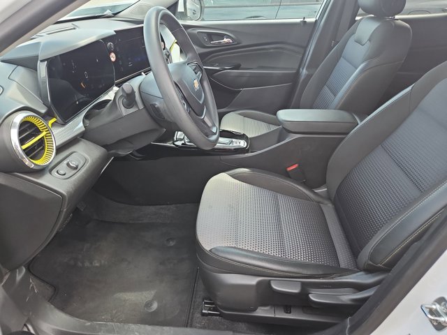 Used 2025 Chevrolet Trax LT image 14