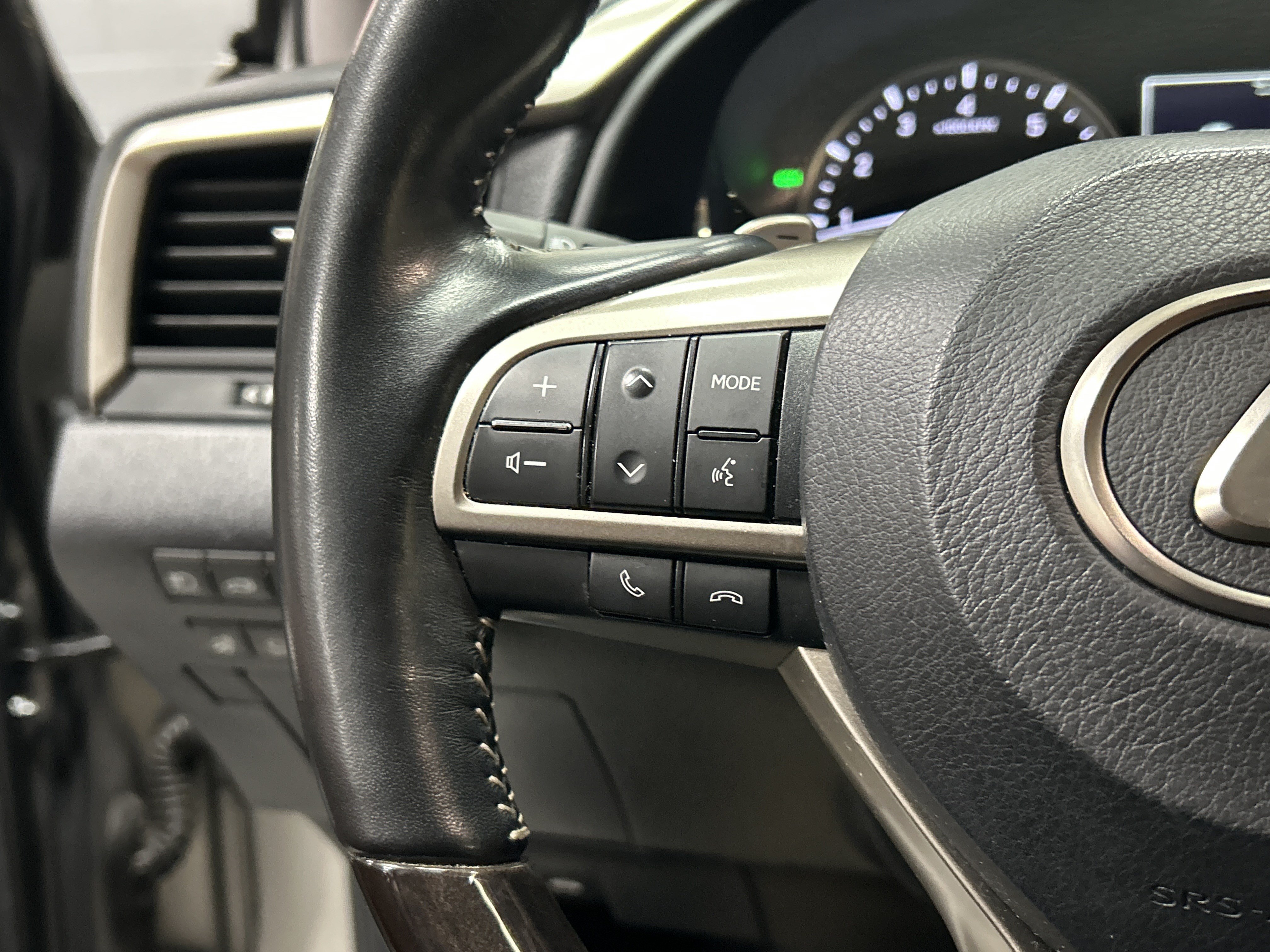 Used 2021 Lexus RX 350L Luxury w/ Accessory Package FWD image 21