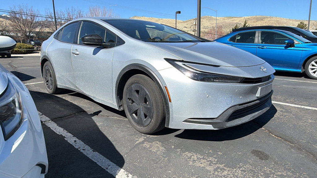 Used 2023 Toyota Prius LE image 1