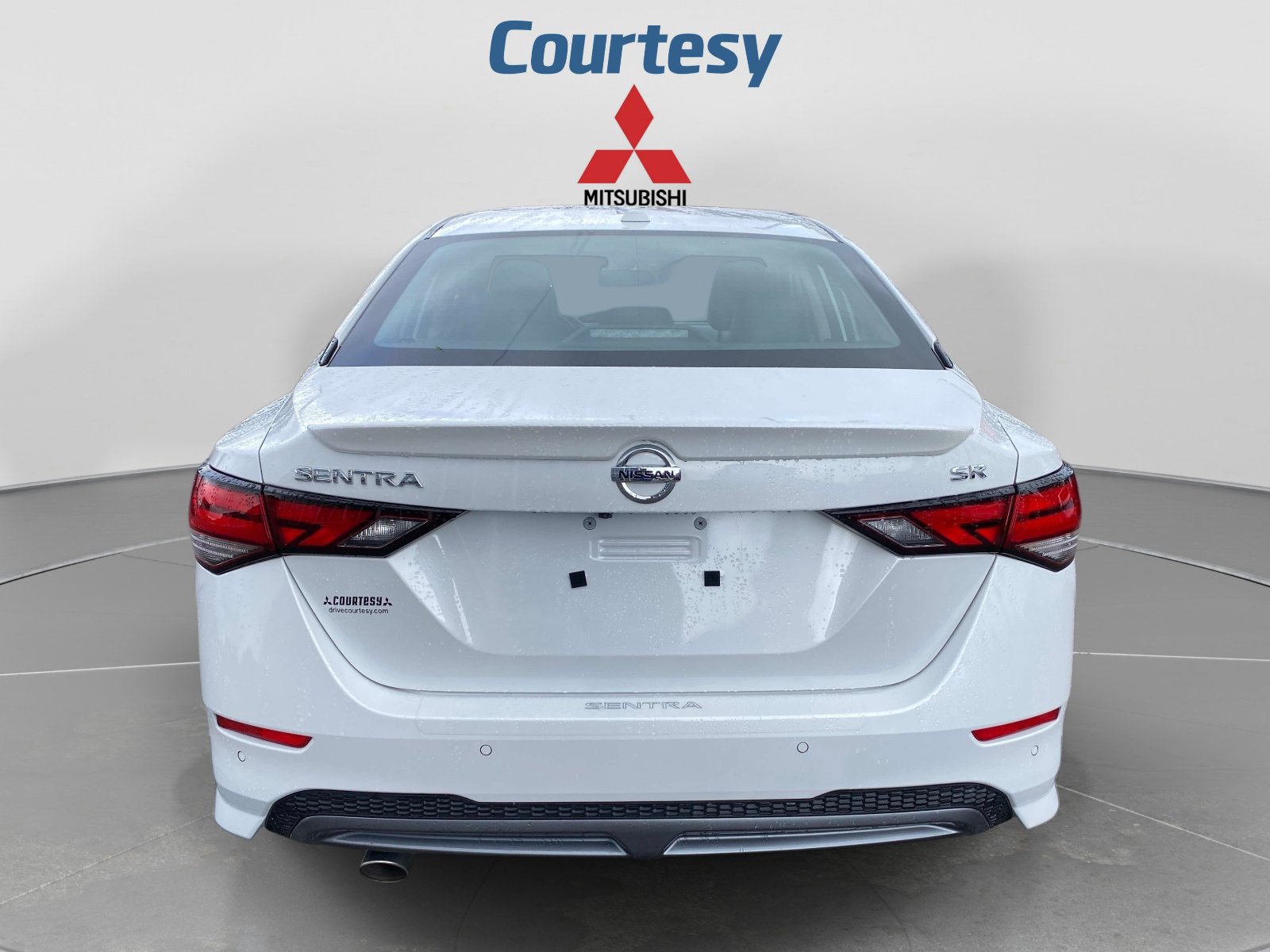 Used 2023 Nissan Sentra SR w/ SR Premium Package FWD image 4