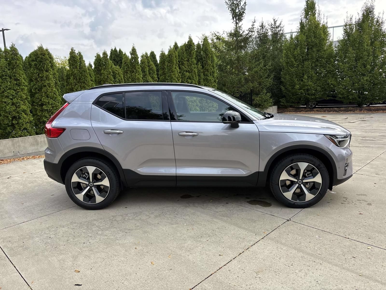 New 2026 Volvo XC40 B5 Plus w/ Protection Package Premier AWD/4WD image 8