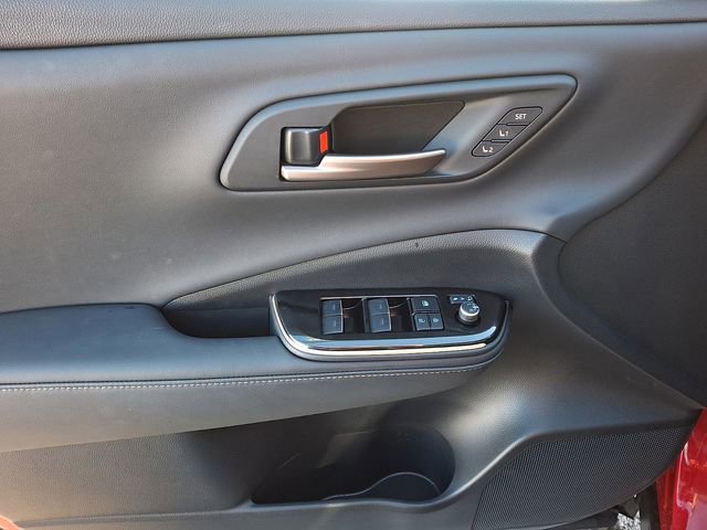 Used 2025 Toyota Crown Signia w/ Advanced Technology Package image 12