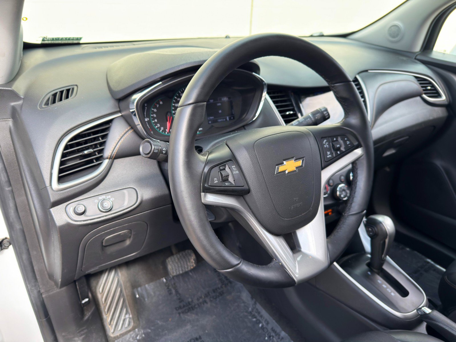 Used 2019 Chevrolet Trax LT w/ LT Convenience Package FWD image 12