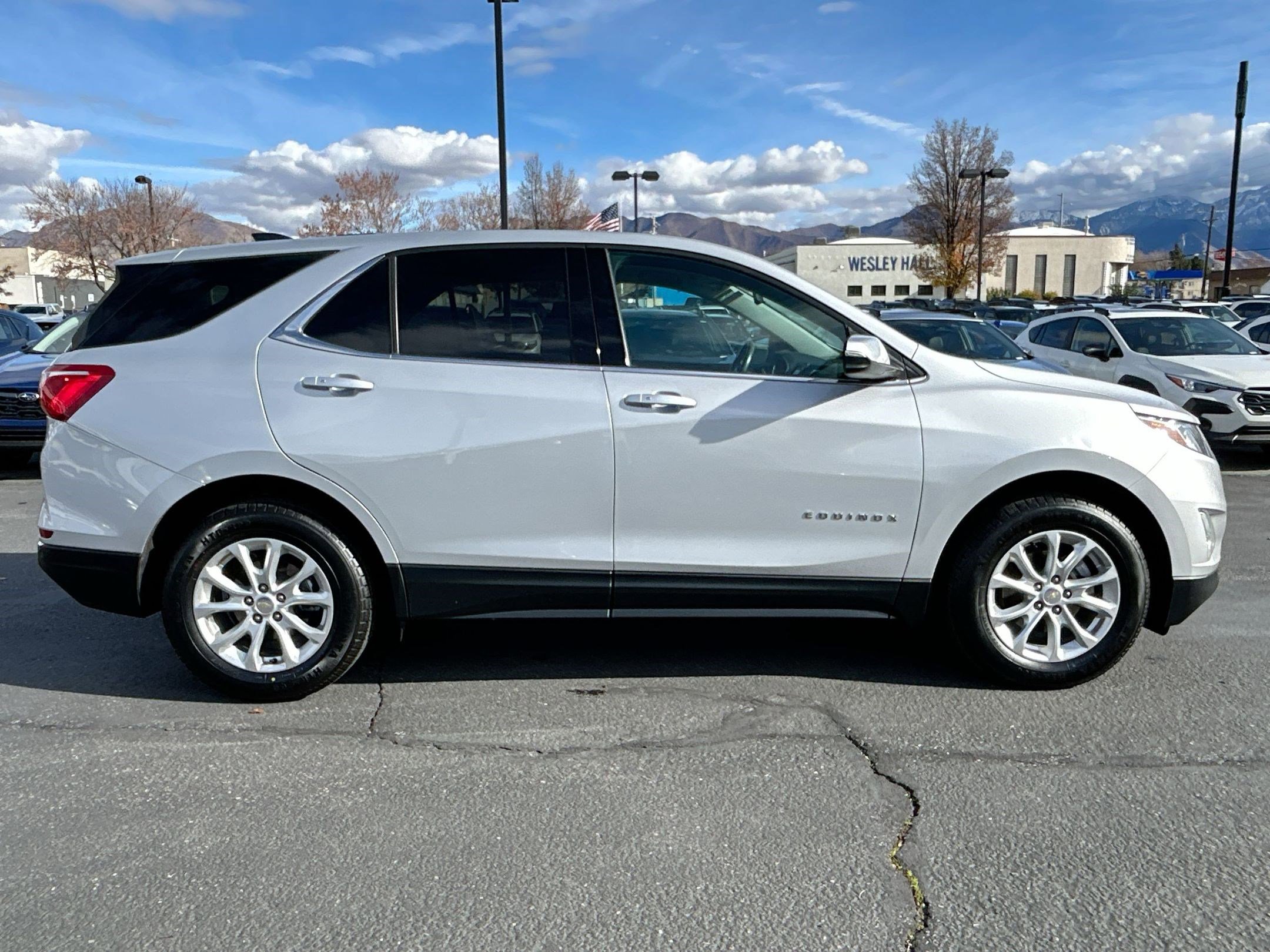 Used 2019 Chevrolet Equinox LT image 2