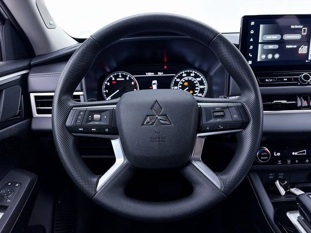 New 2025 Mitsubishi Outlander ES image 21