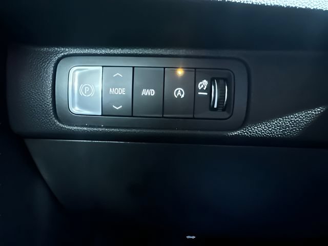 Used 2026 Chevrolet Traverse Z71 w/ LPO, Floor Liner Package AWD/4WD image 11