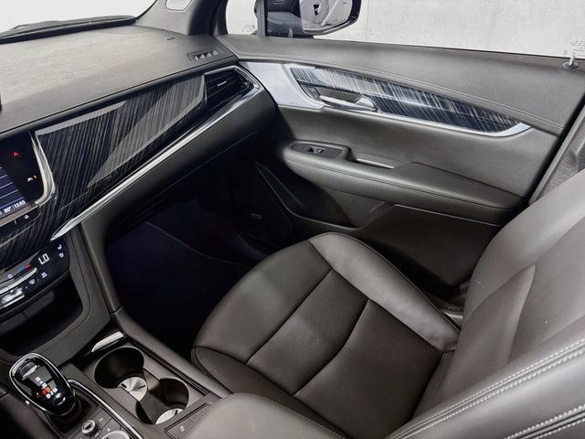 Used 2024 Cadillac XT6 Premium Luxury w/ Technology Package AWD/4WD image 31