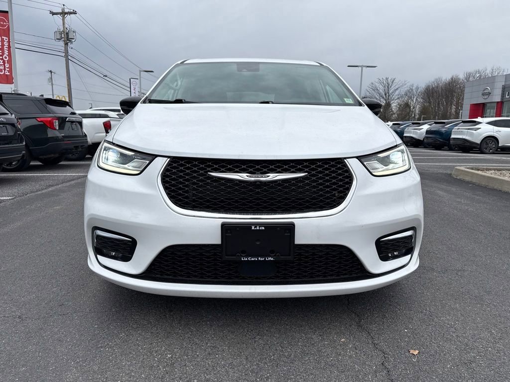 Used 2024 Chrysler Pacifica Touring-L image 4