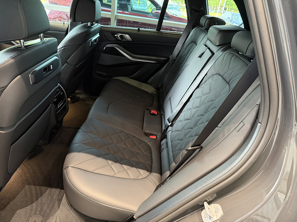 New 2026 BMW X5 xDrive40i w/ M Sport Package AWD/4WD image 13