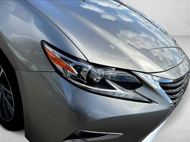 Used 2017 Lexus ES 350 w/ Luxury Package image 28