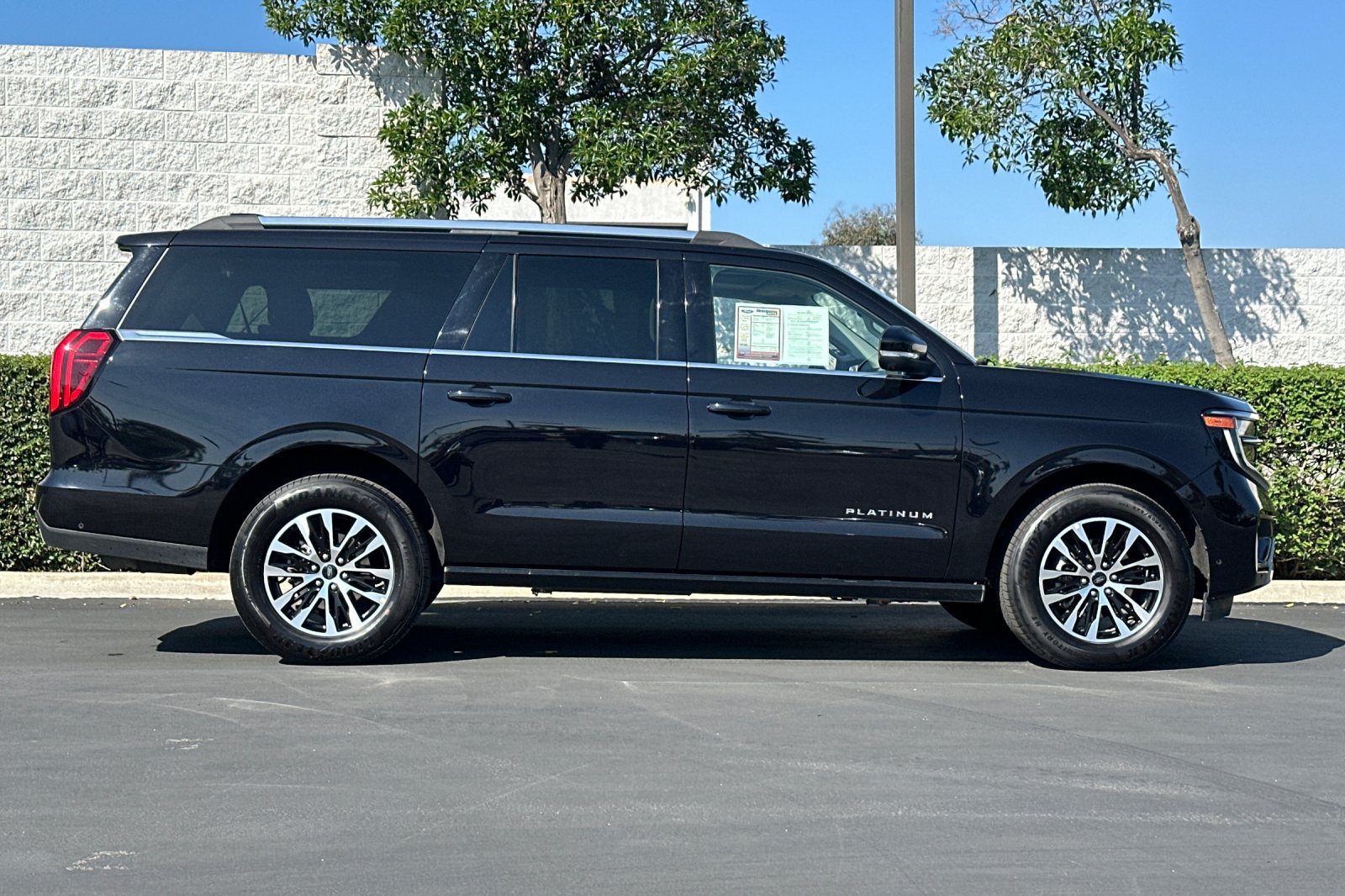 Used 2025 Ford Expedition Max Platinum AWD/4WD image 3