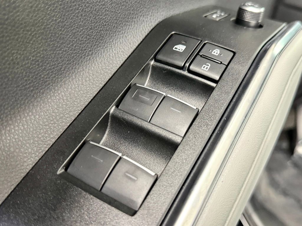 Used 2026 Toyota Highlander Limited image 18