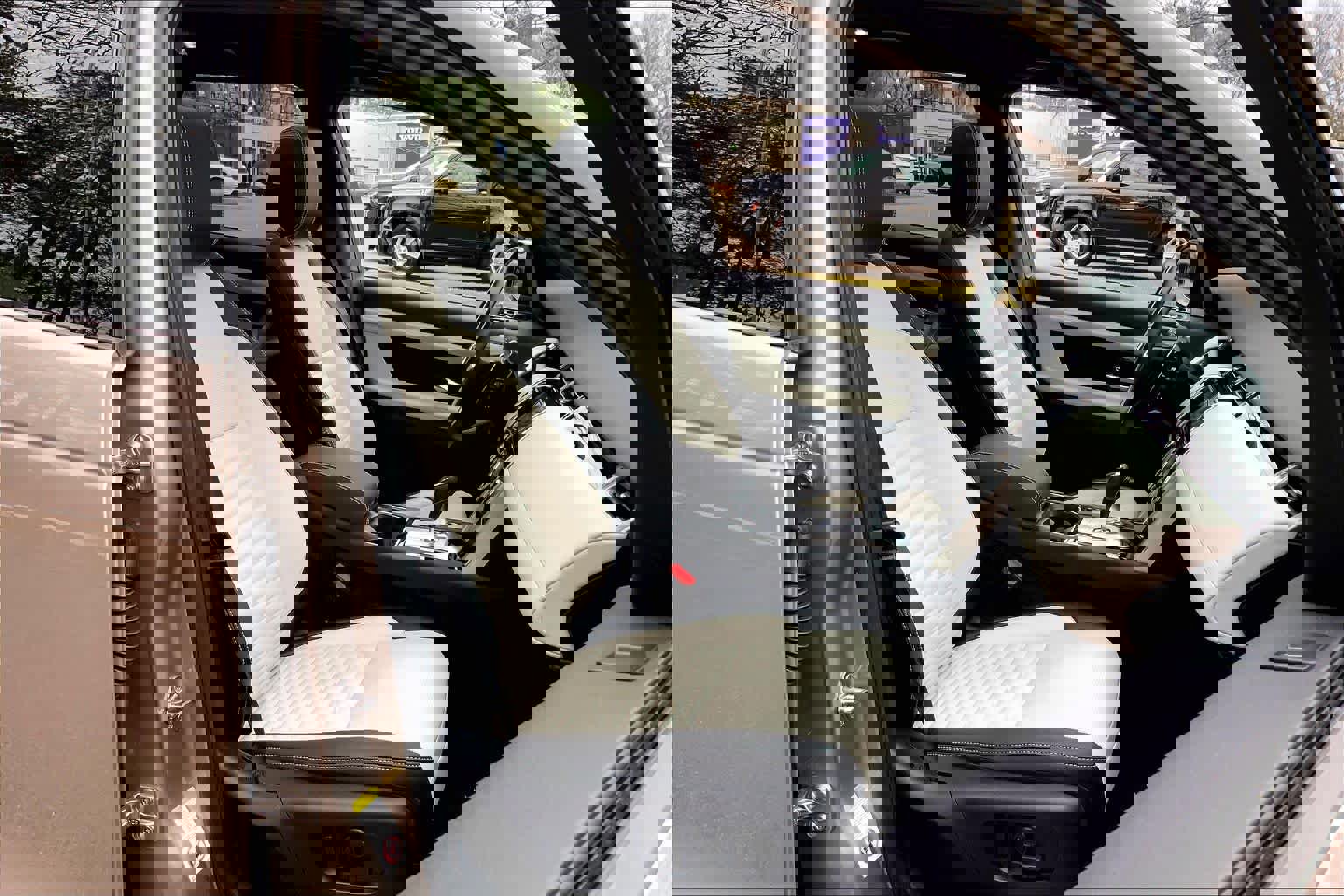 Used 2023 Land Rover Discovery Sport S R-Dynamic image 8