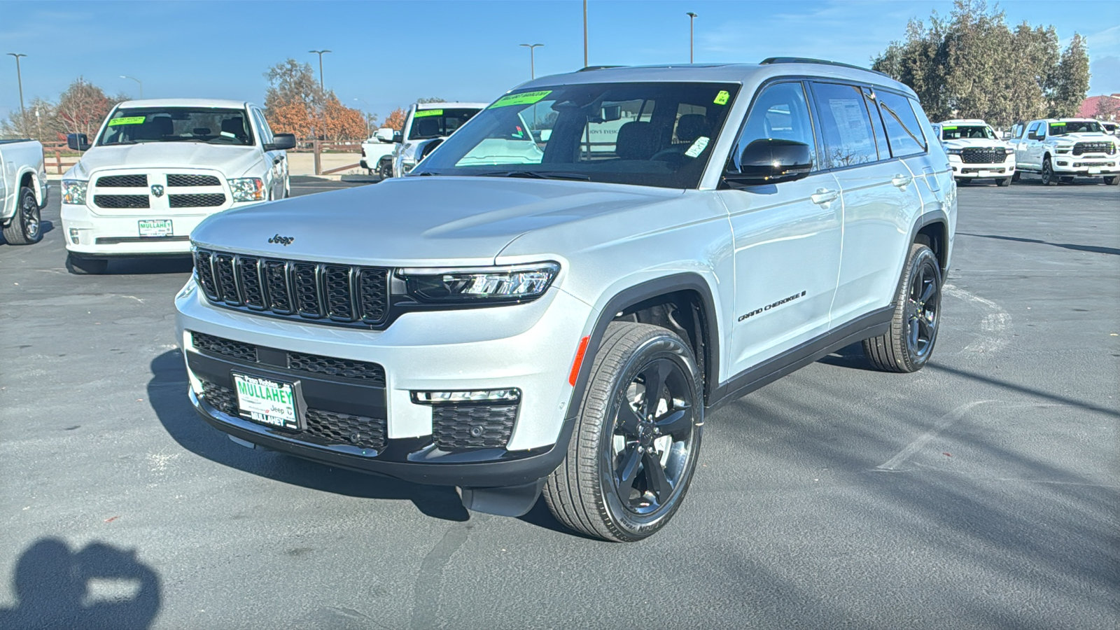 New 2025 Jeep Grand Cherokee L Limited w/ Luxury Tech Group II AWD/4WD image 7
