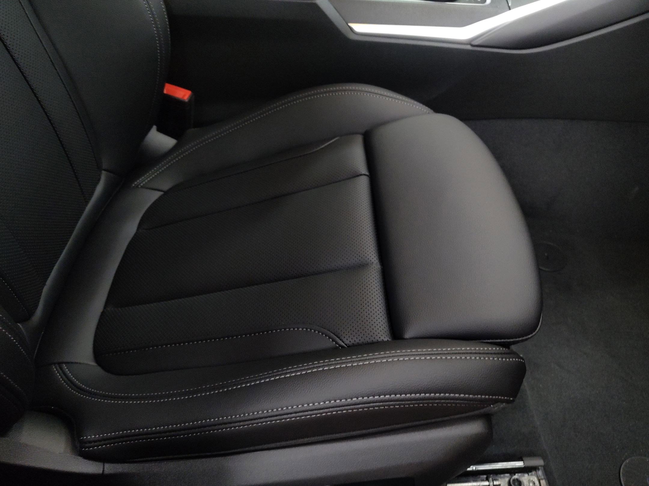 New 2026 BMW 330i xDrive Sedan w/ M Sport Package image 26