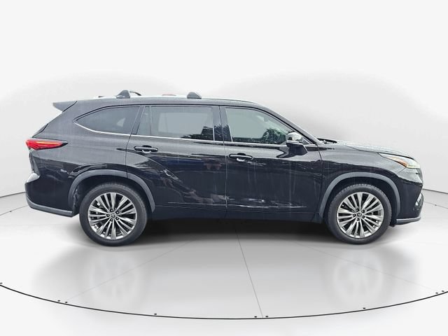 Used 2021 Toyota Highlander Platinum FWD video 2