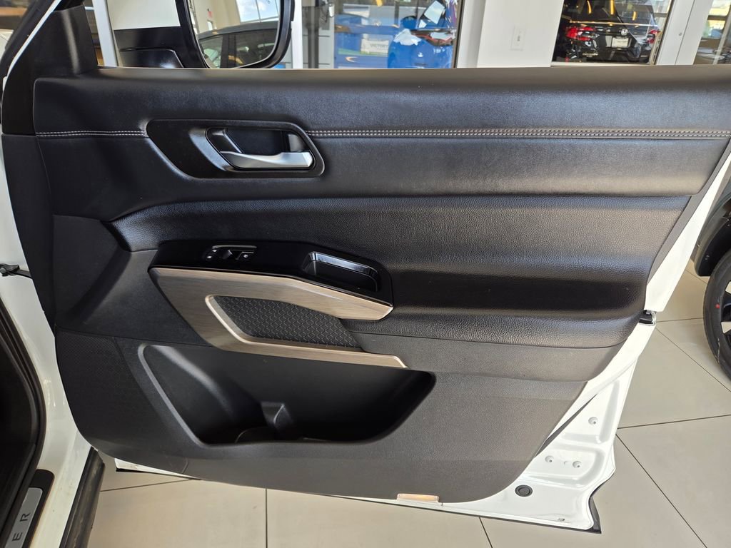 Used 2022 Nissan Pathfinder Platinum w/ Cargo Package image 23