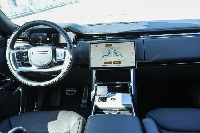 New 2025 Land Rover Range Rover SE image 13