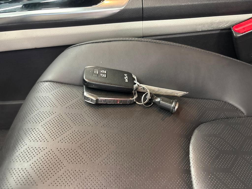 Certified 2022 Kia Carnival EX image 40