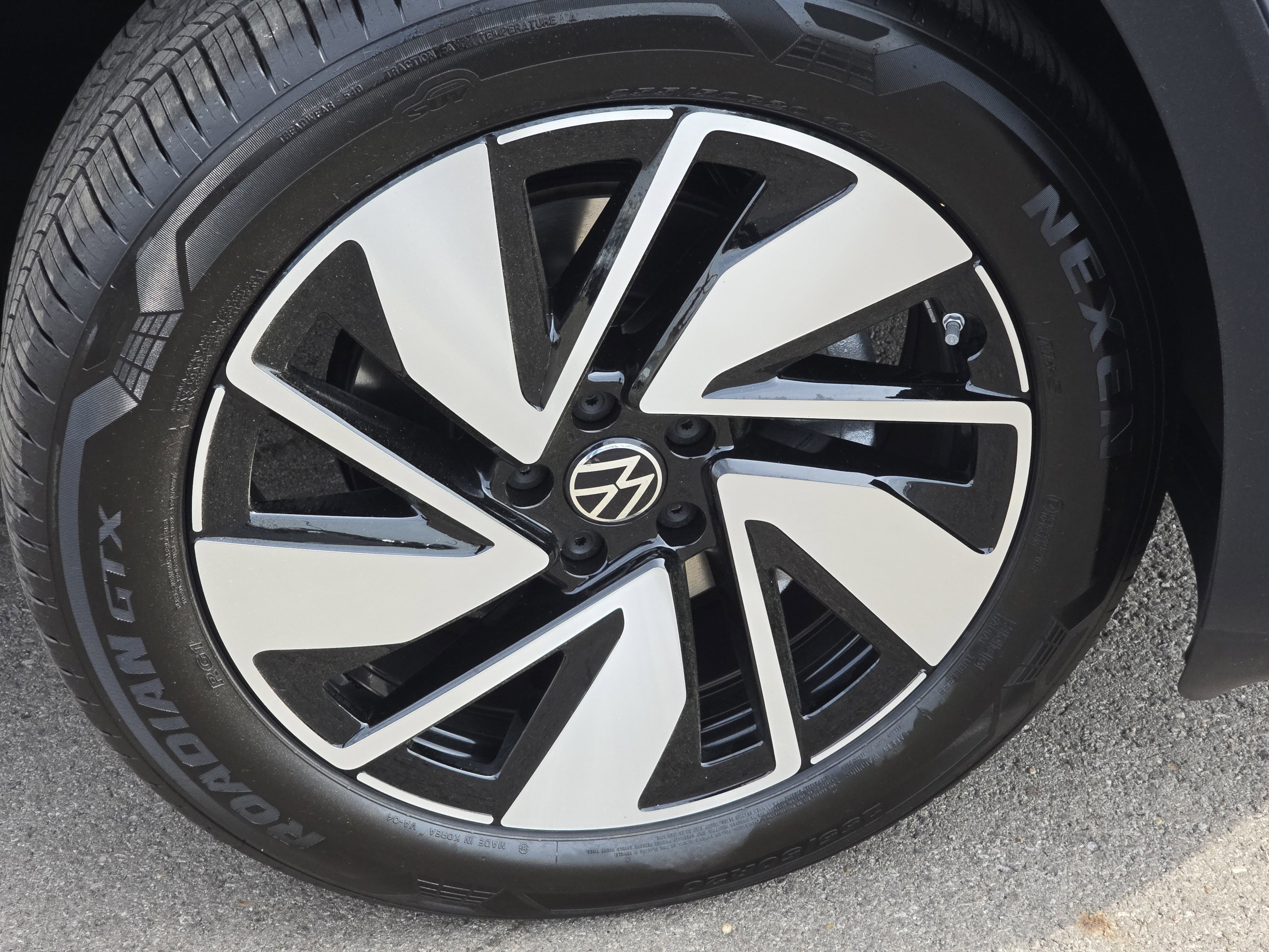 New 2026 Volkswagen Atlas SE image 13