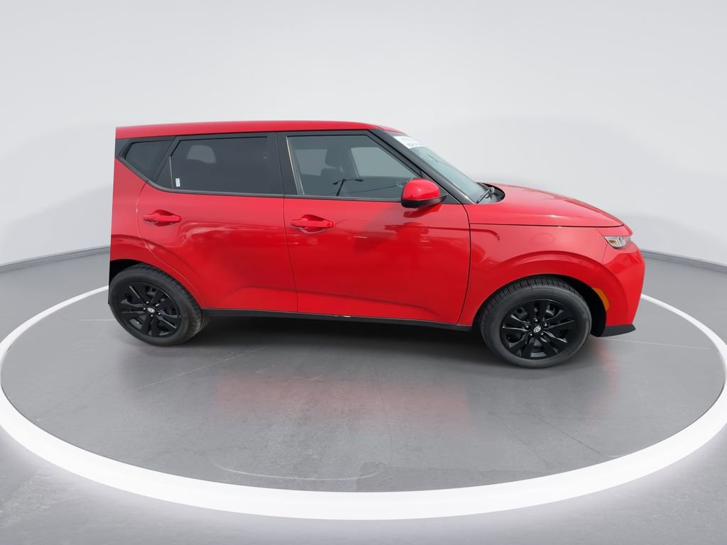 Used 2022 Kia Soul LX image 2