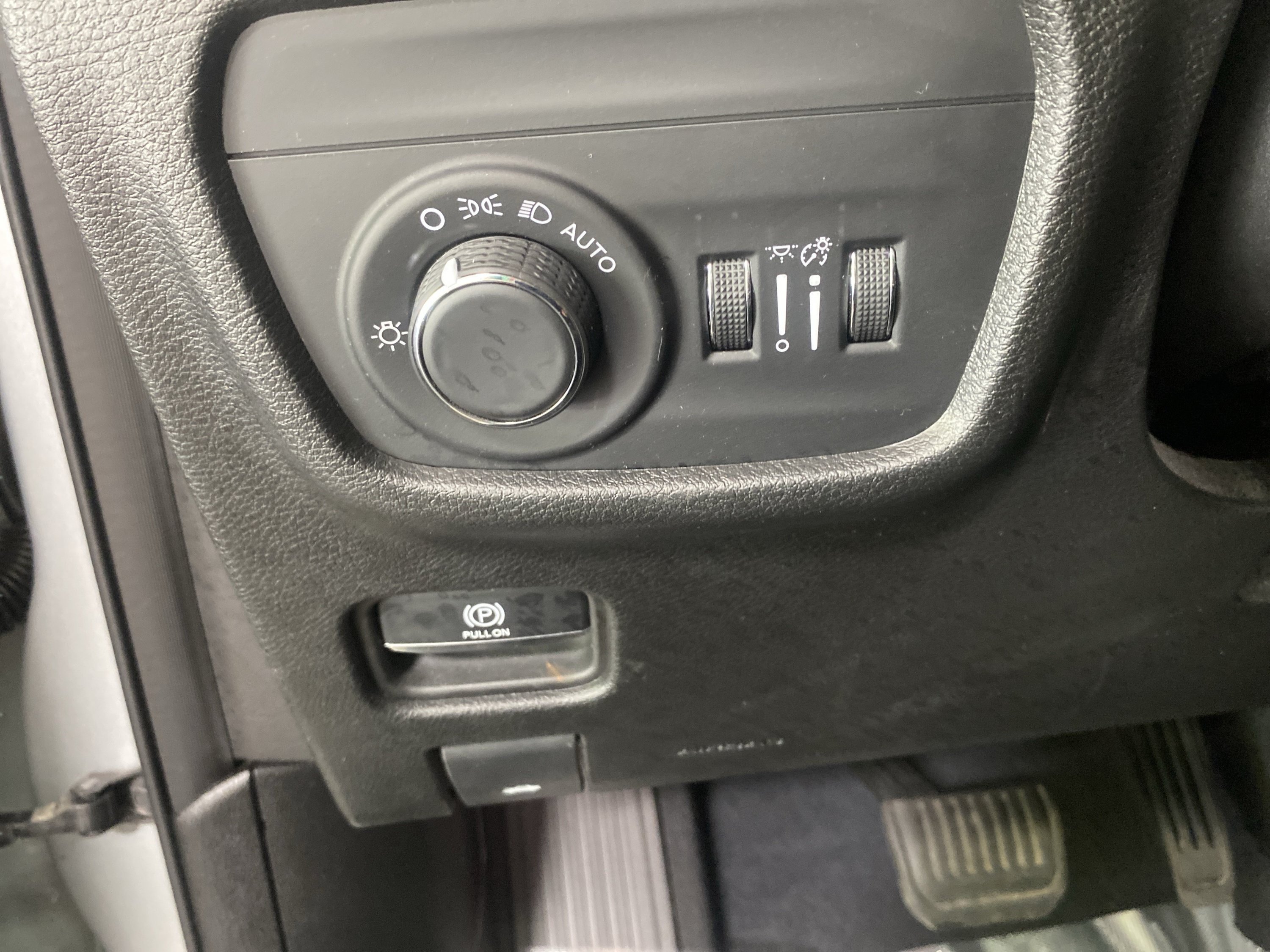 Used 2023 Jeep Grand Cherokee L Laredo AWD/4WD image 21