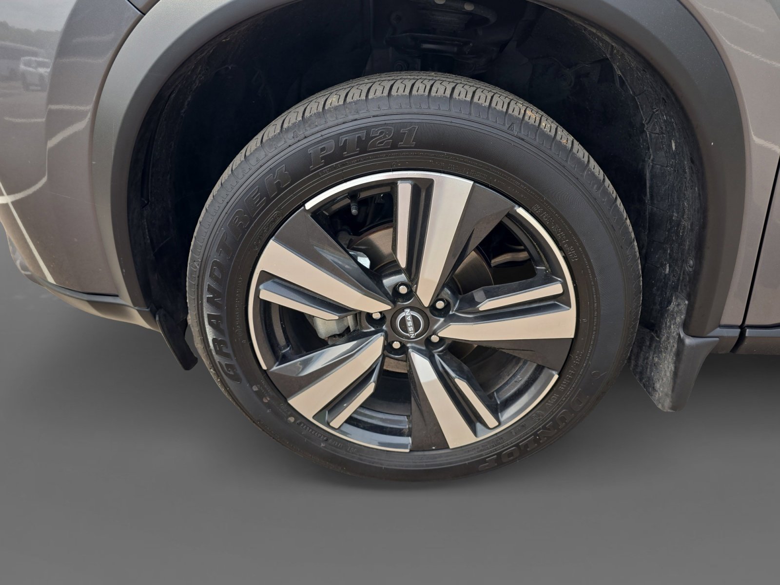 Certified 2025 Nissan Rogue SL AWD/4WD image 9