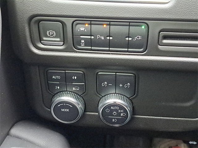 Used 2021 GMC Yukon XL SLT w/ SLT Premium Package image 18