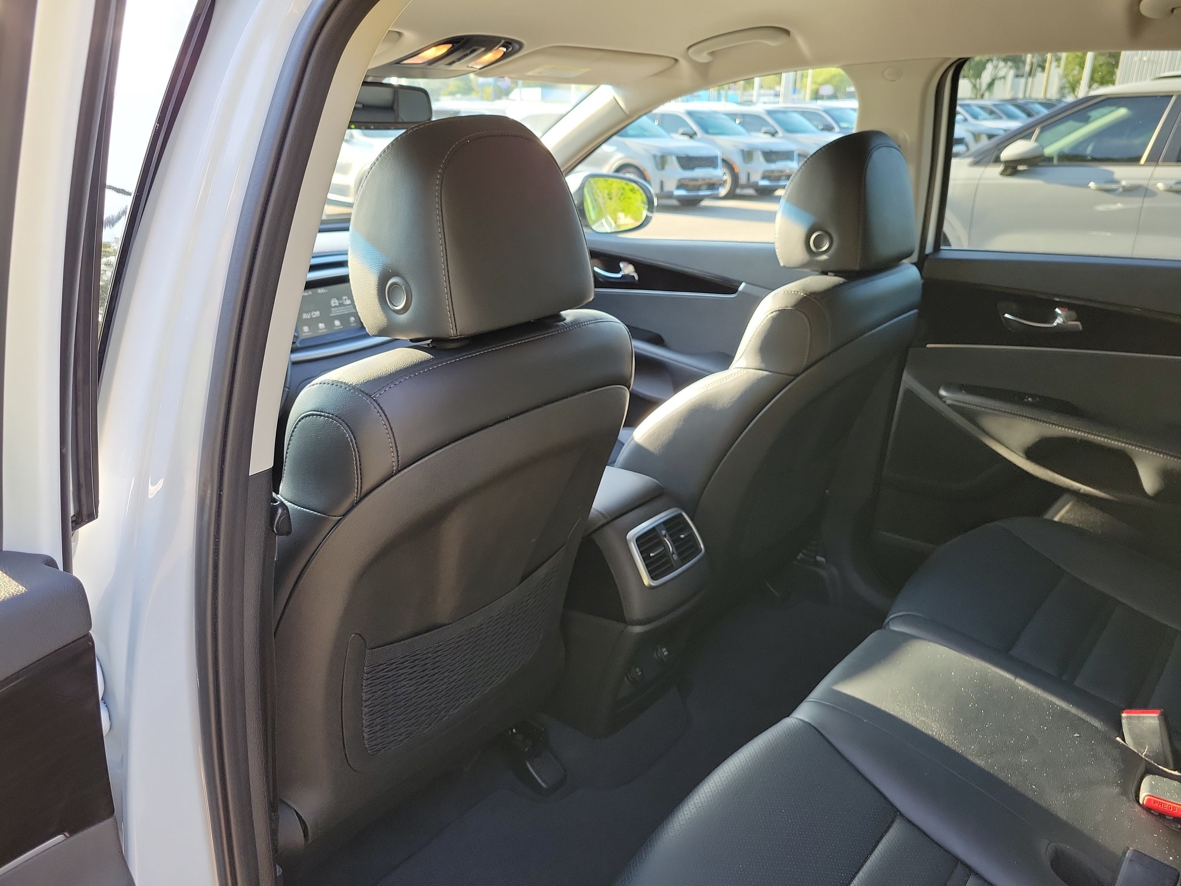 Used 2019 Kia Sorento EX AWD/4WD image 16