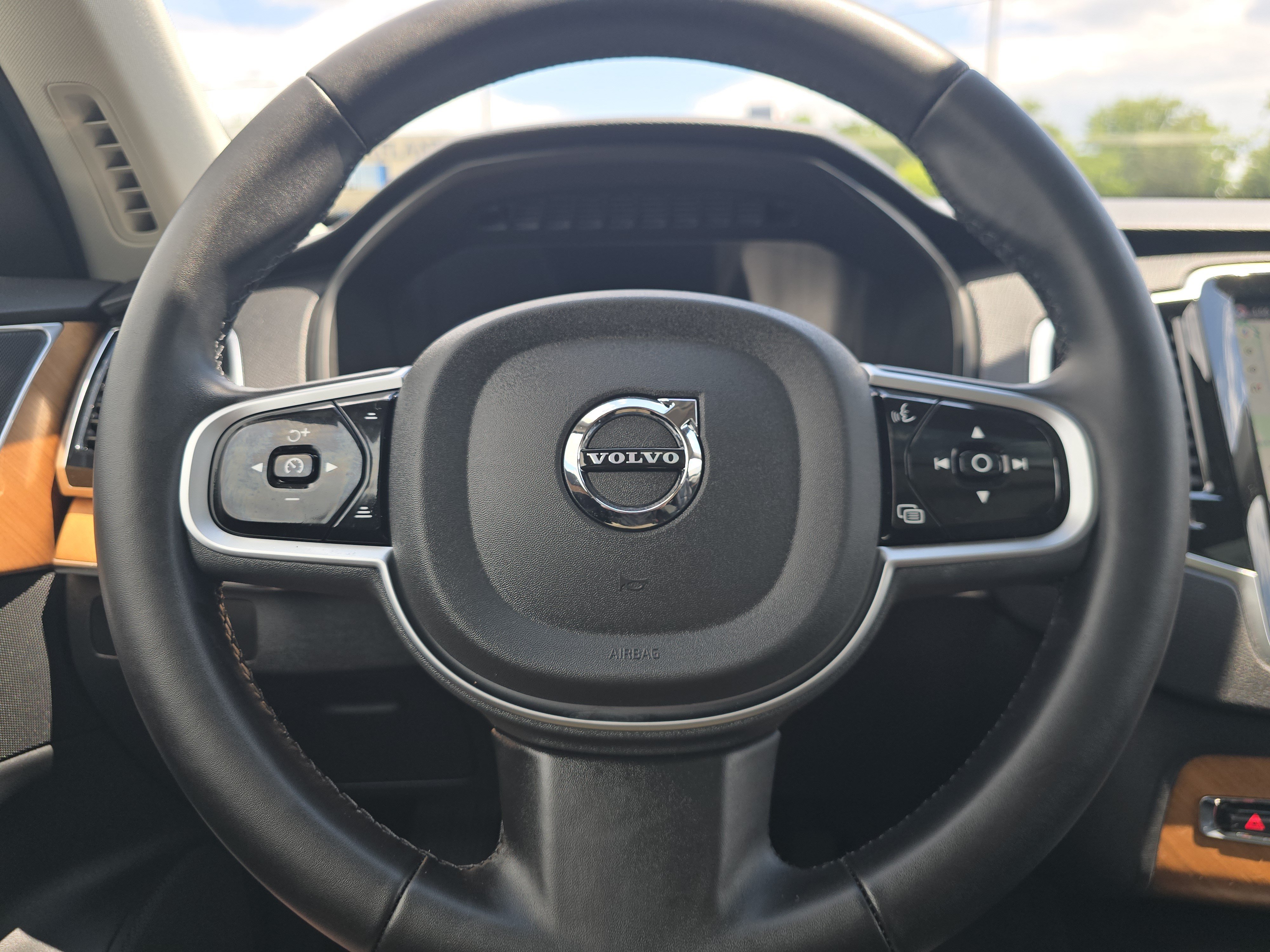 Used 2025 Volvo XC90 B6 Plus AWD/4WD image 25
