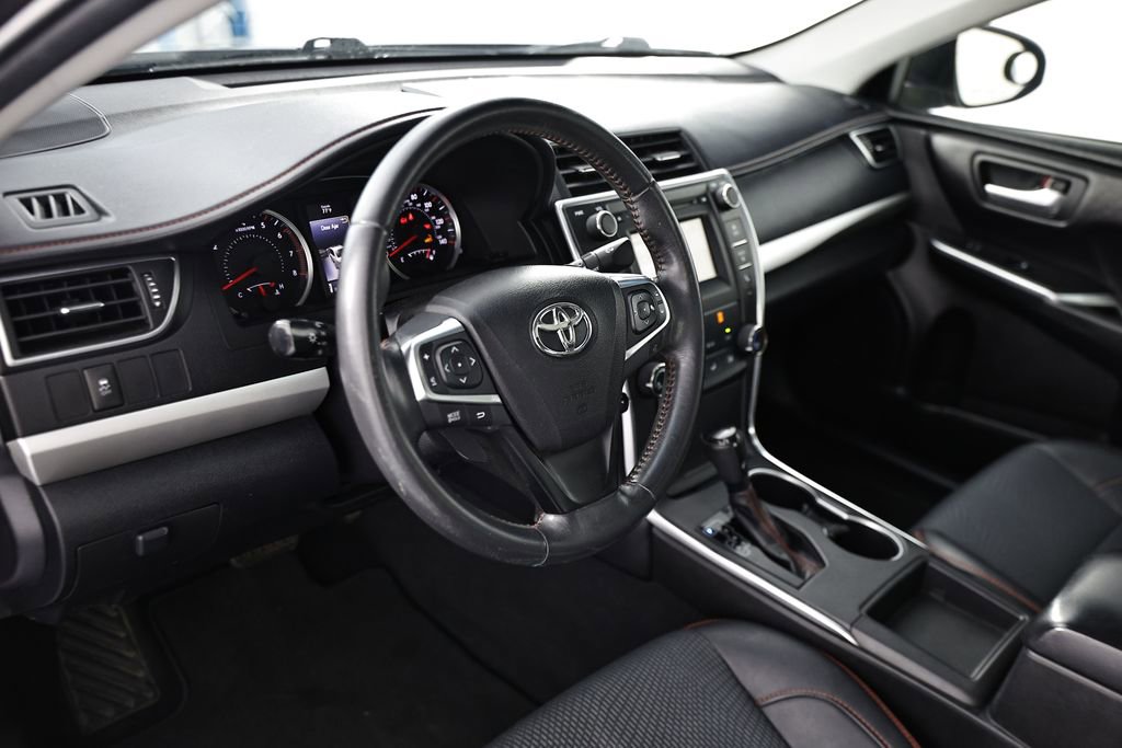 Used 2016 Toyota Camry SE w/ Moonroof Package image 19