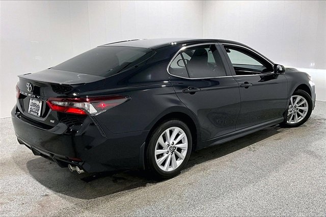 Used 2024 Toyota Camry SE image 5