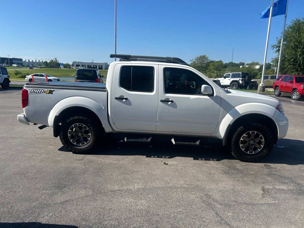Used 2020 Nissan Frontier PRO-4X AWD/4WD image 2
