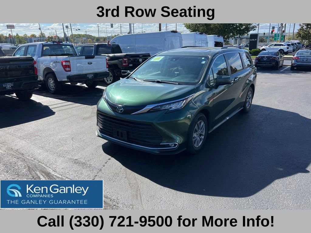 Used 2023 Toyota Sienna XLE image 2