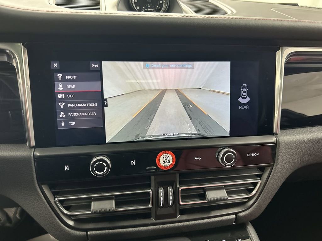 Certified 2025 Porsche Macan image 16